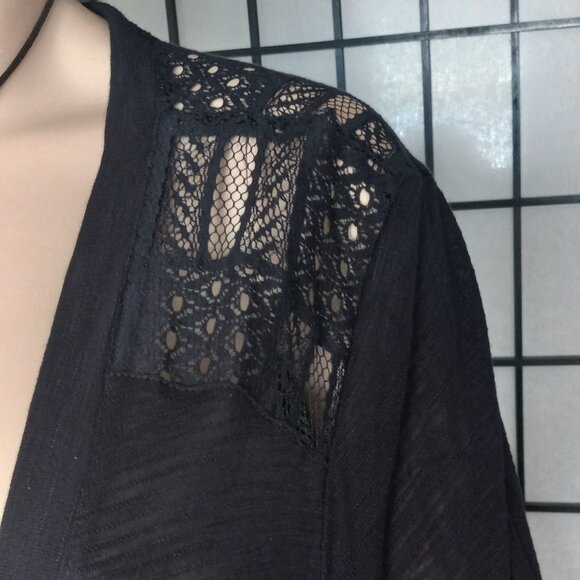 Stay Cozy & Classy: NWT Cable & Gauge 2X Black Textured Long Cardigan with Lace - Picture 5 of 10